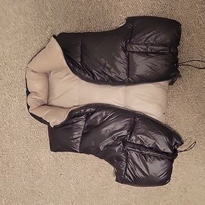 Croped, reversible, puffer vest, size medium. Adjustable by the waist.